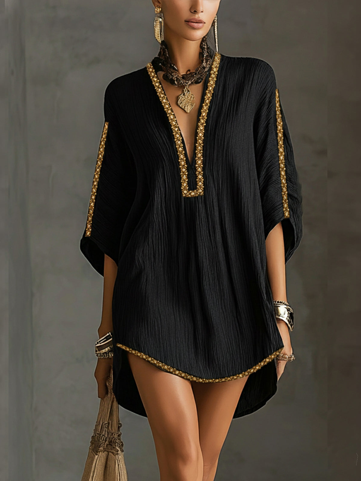 Mireille | Robe courte noire à décolleté en V profond