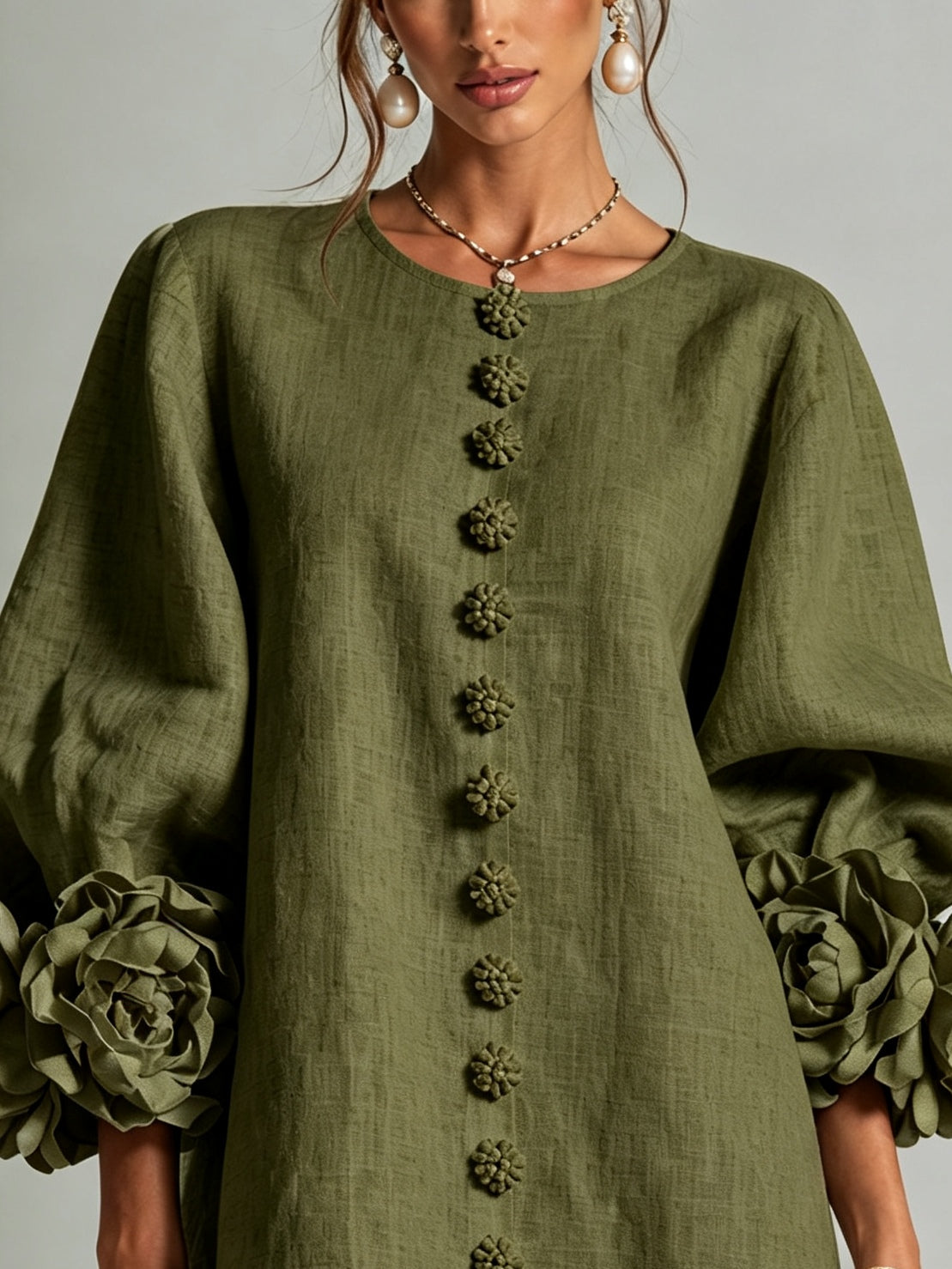 Olivia | Robe mini chemise à fleurs vert olive avec poignets floraux extravagants