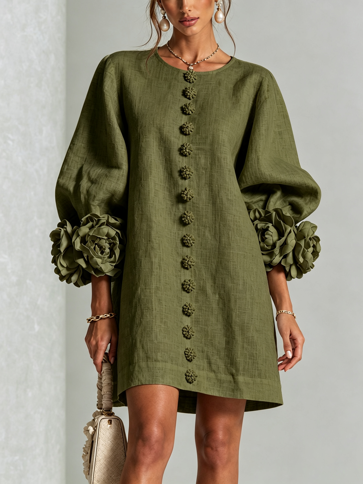 Olivia | Robe mini chemise à fleurs vert olive avec poignets floraux extravagants