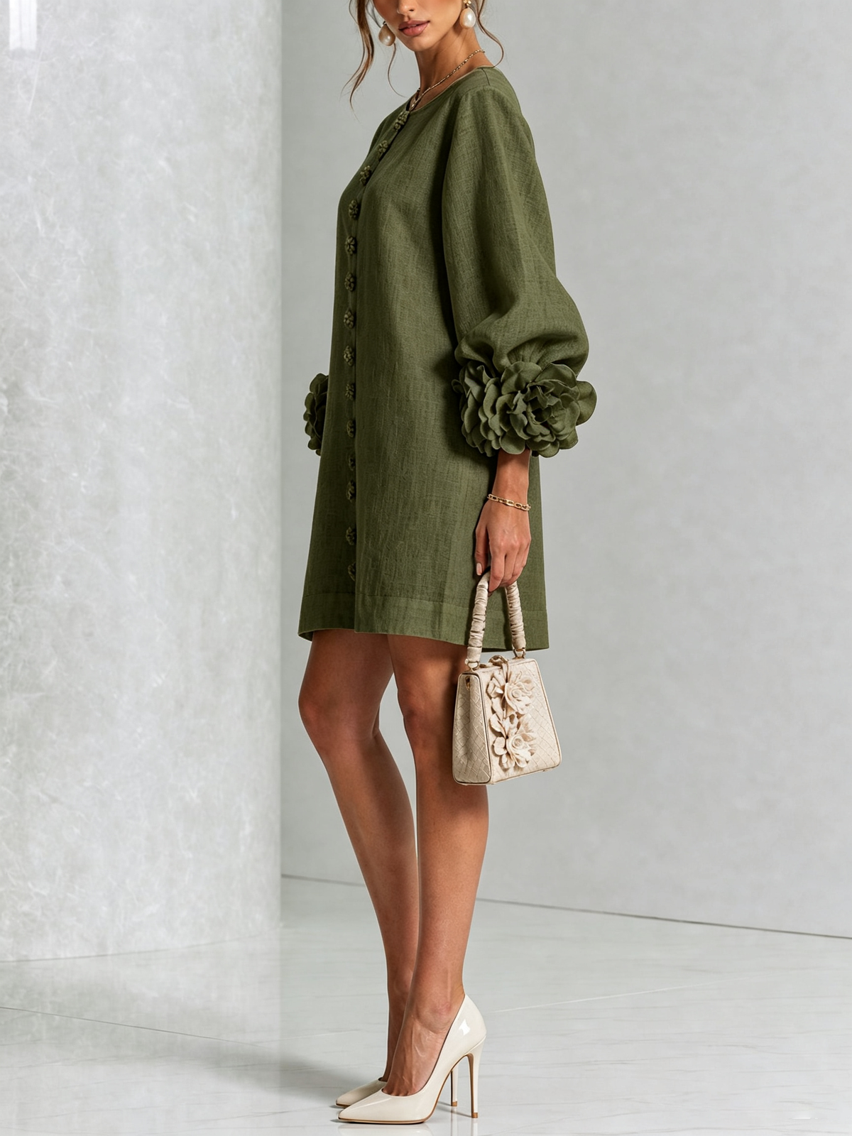 Olivia | Robe mini chemise à fleurs vert olive avec poignets floraux extravagants