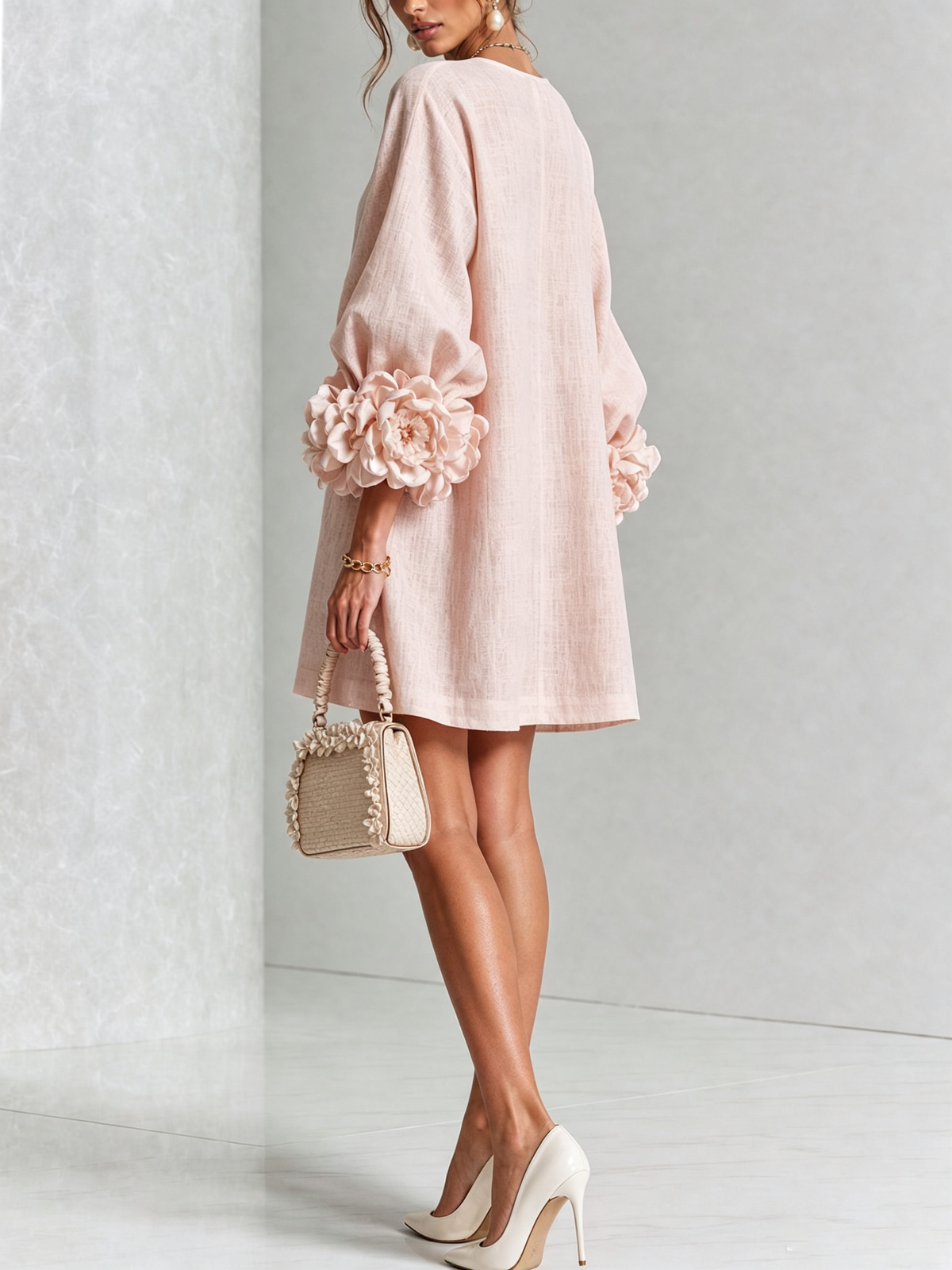 Rosalie | Robe mini florale rose à boutons avec manches florales surprenantes