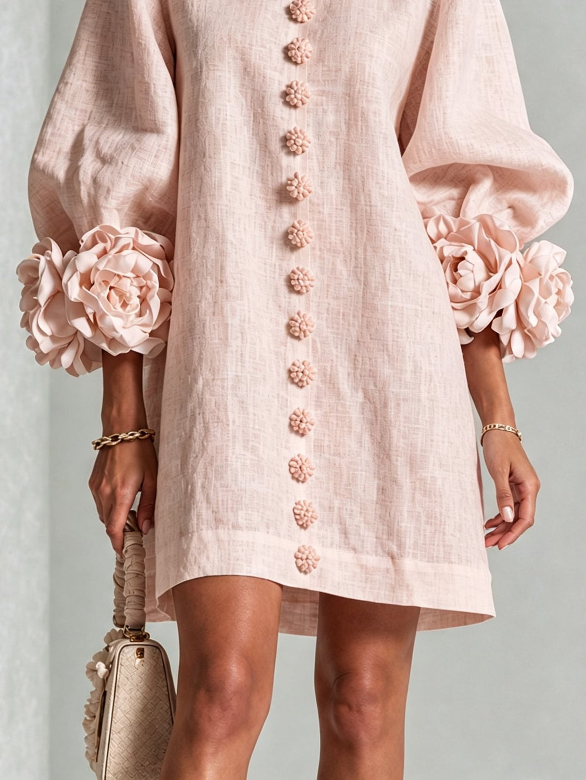 Rosalie | Robe mini florale rose à boutons avec manches florales surprenantes